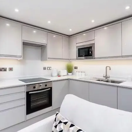 2 Beds Sleeps 4 - * Leeds (West Yorkshire)