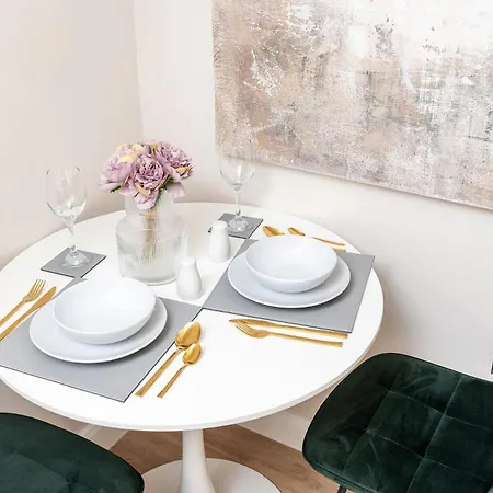 2 Beds Sleeps 4 -