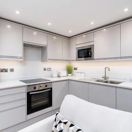 2 Beds Sleeps 4 - * Leeds (West Yorkshire)