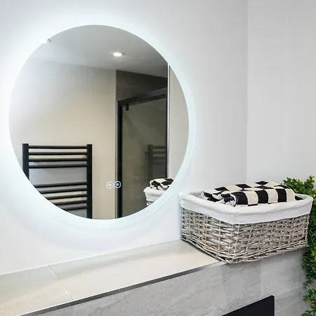 Apartment 2 Beds Sleeps 4 - *